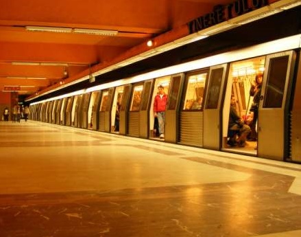 bucurie-la-metrou-trenul-galben-fara-cai-aniverseaza-35-de-ani